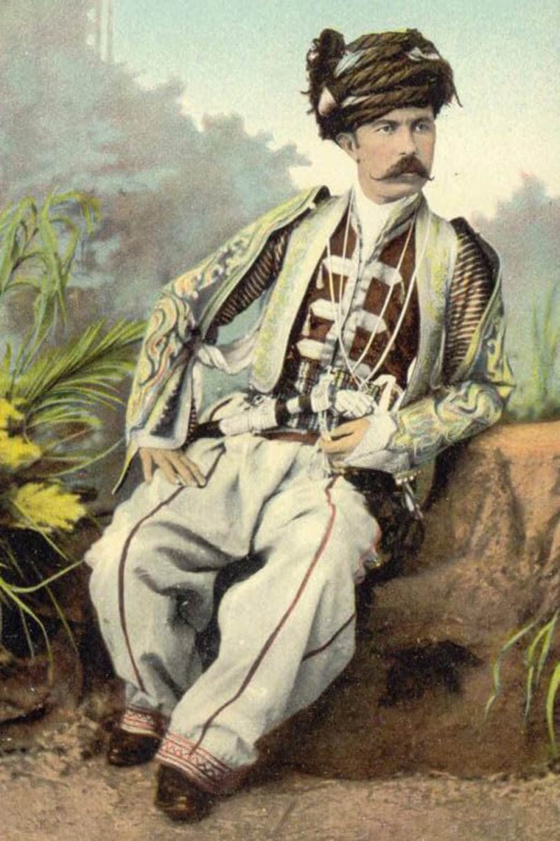 High quality wall art fine art oil painitng handpainted on canvas"Noble Kurdish Man with traditional costumes" stunningoilpainting.com