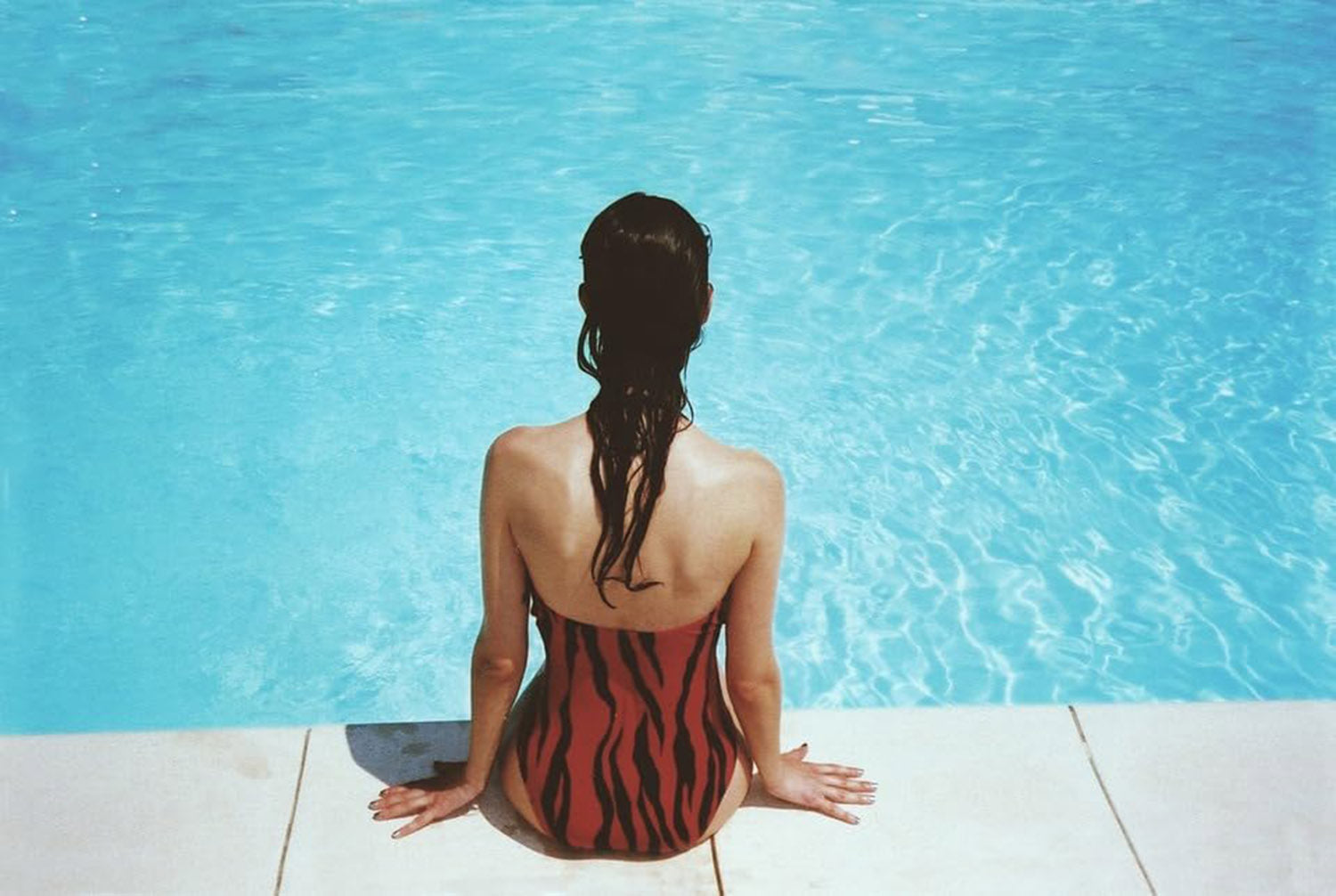 High quality wall art fine art oil painitng handpainted on canvas" woman sitting beside swimming pool " stunningoilpainting.com