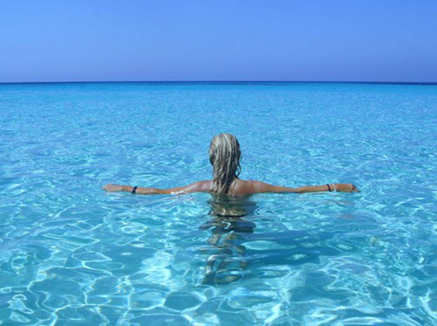 high quality wall art oil painitng handpainted on canvas "Woman In The Ocean" stunningoilpainting.com